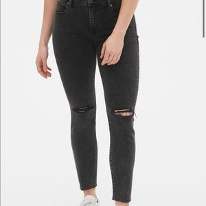 GAP mid rise true skinny ankle jeans in size 28